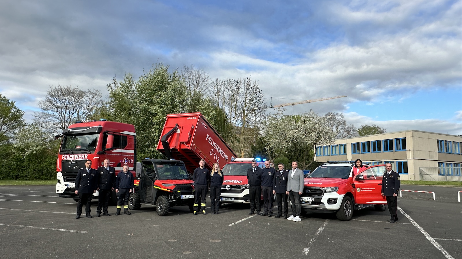 Moderne Fahrzeuge für Waldbrandbekämpfung und Rettungseinsätze - Landkreis Northeim übergibt vier neue Fahrzeuge an Kreisfeuerwehr