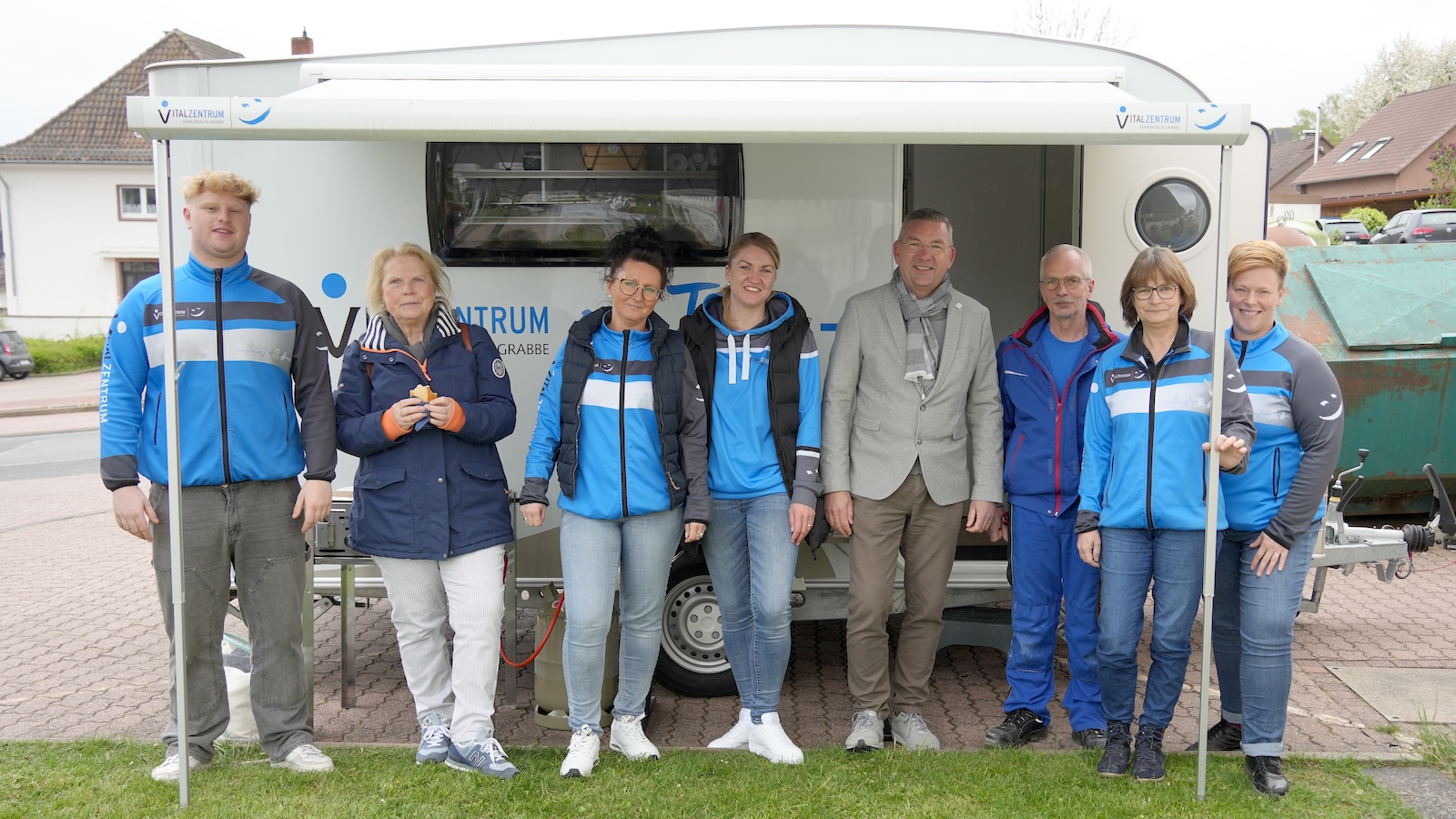 Begrüßungsgrillen in Stadtoldendorf: Auf eine Bratwurst mit dem Team des Vitalzentrums 