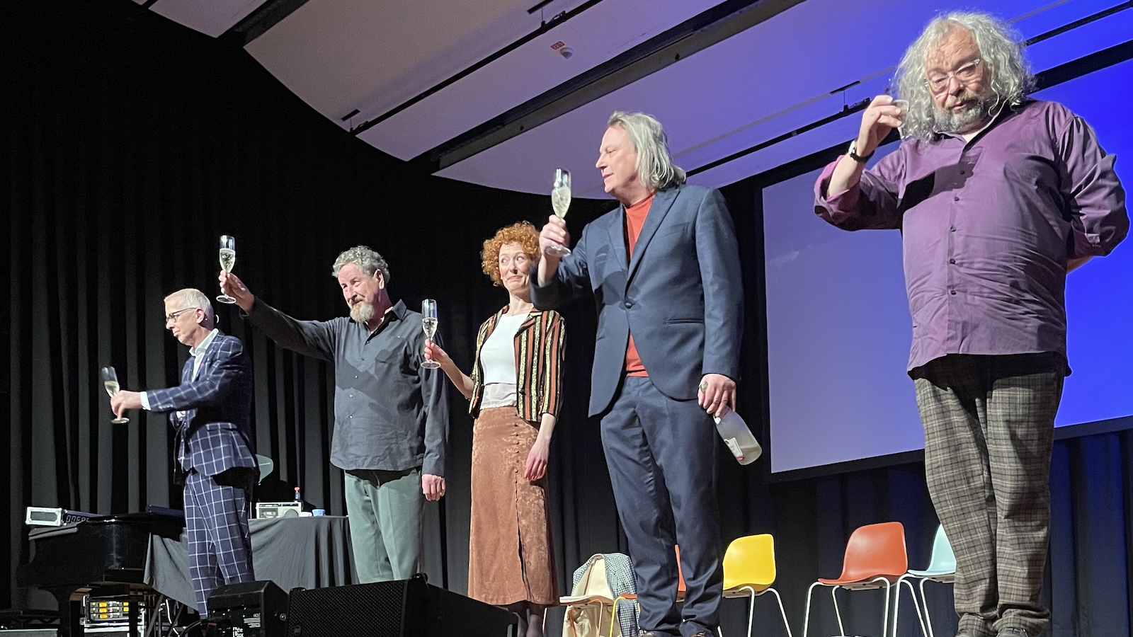 Gelungener Abend des Lachens und der Solidarität: Benefiz-Kabarett mit der DISTEL in der Stadthalle Northeim