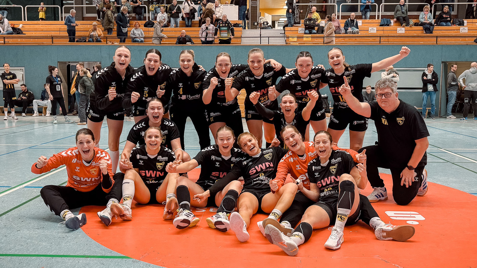 1. Damen des Northeimer HC feiern klaren Heimsieg gegen MTV VJ Peine