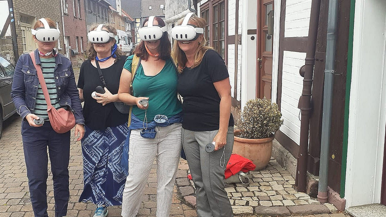 Virtuelle Stadtführung in Uslar: Historische Einblicke mit VR-Brille, Glühwein und winterlicher Atmosphäre