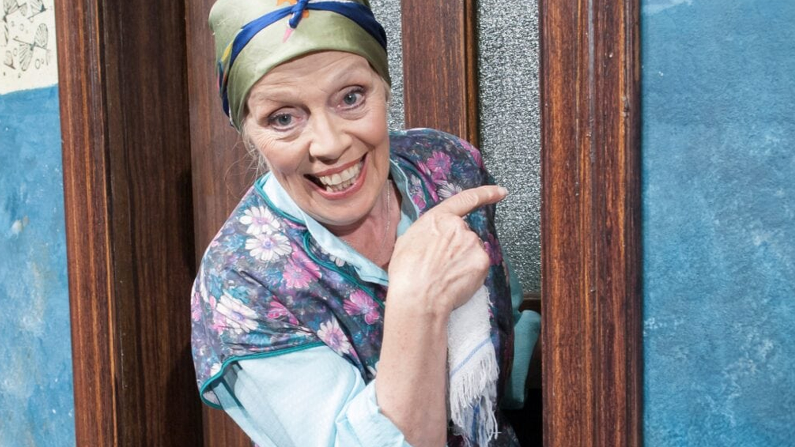 Lustspielklassiker „Tratsch im Treppenhaus“ mit Heidi Mahler kommt nach Northeim