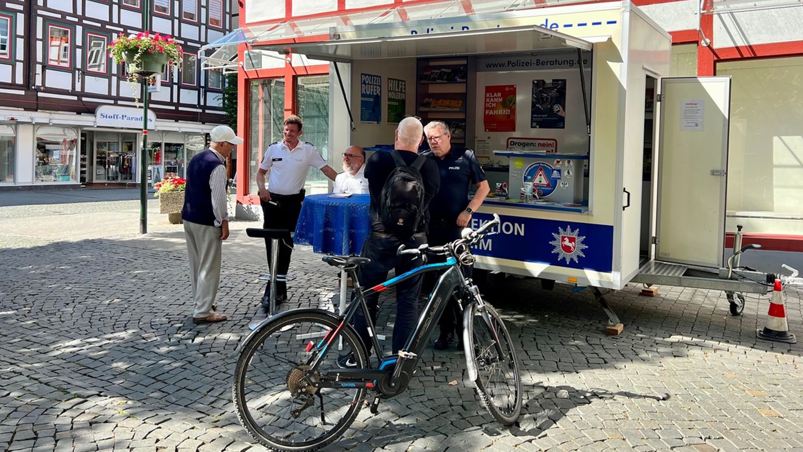  Polizei startet Sommertour mit Präventionsangebot auf Wochenmärkten