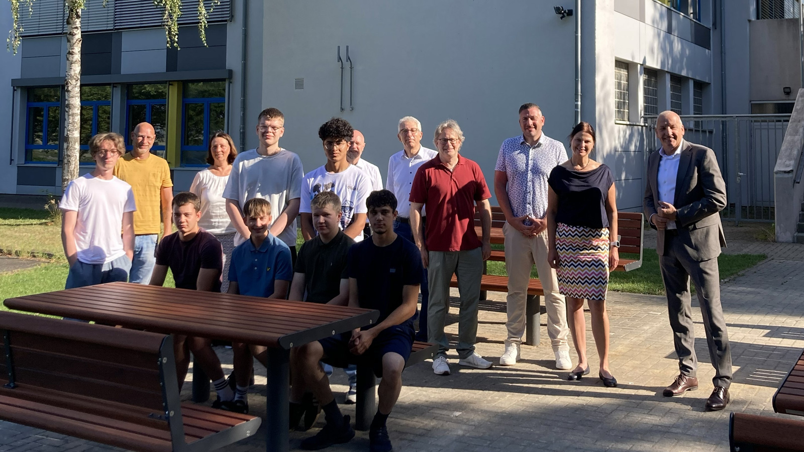BBS 1 Northeim weiht neuen Außenbereich dank Gemeinschaftsprojekt mit BBS 2 und Unterstützern ein