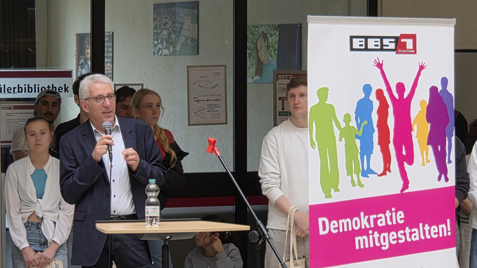 BBS 1 Northeim veranstaltet ersten Demokratietag mit Workshops für alle Schülerinnen und Schüler