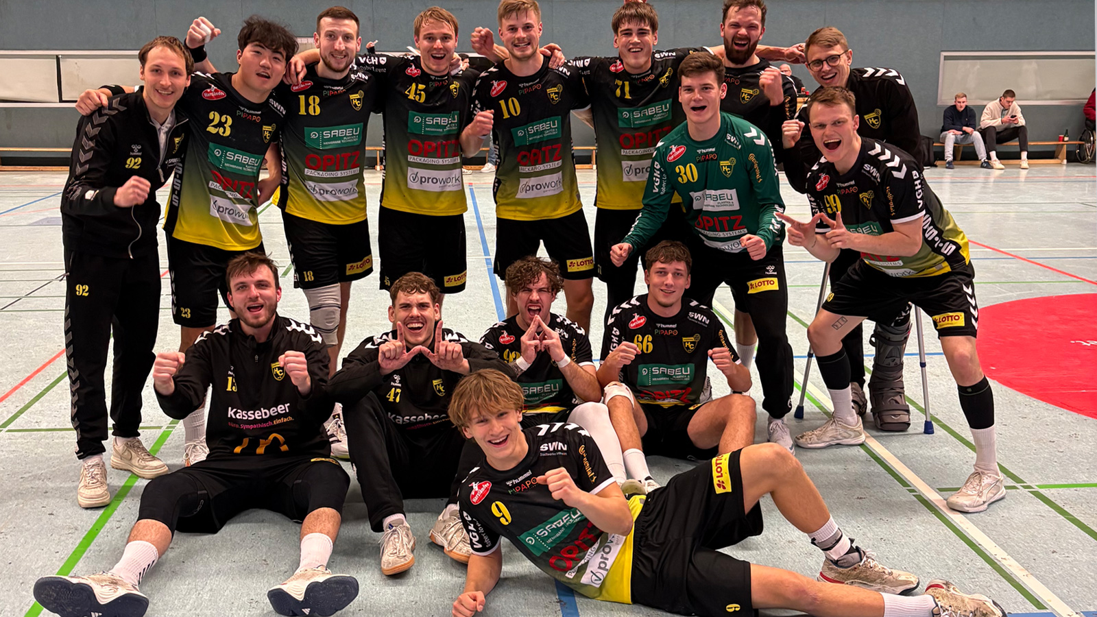 Northeimer HC gewinnt Heimspiel mit 32:27 – Carl Beck glänzt mit 20 Paraden